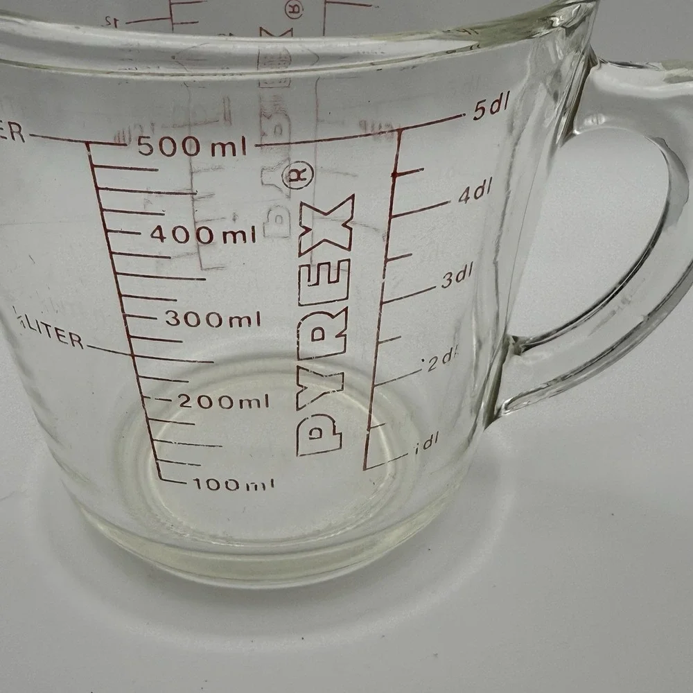 Vintage PYREX 516 Glass Measuring Cup Red Lettering Closed D-Handle 2 Cup 1 Pint